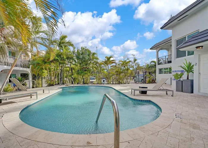 Bright Beachside Getaway Pompano Beach