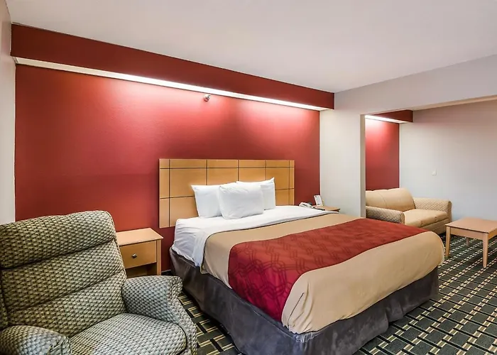 Econo Lodge Inn & Suites Peoria Illinois