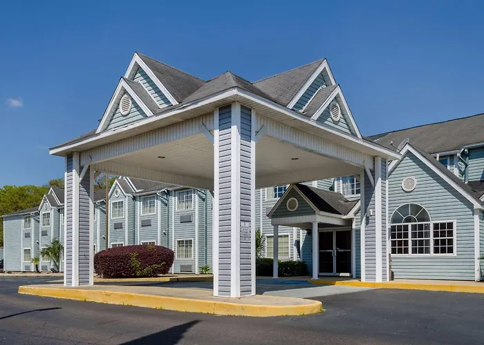 Motel 6-Mobile, Al Tillmans Corner
