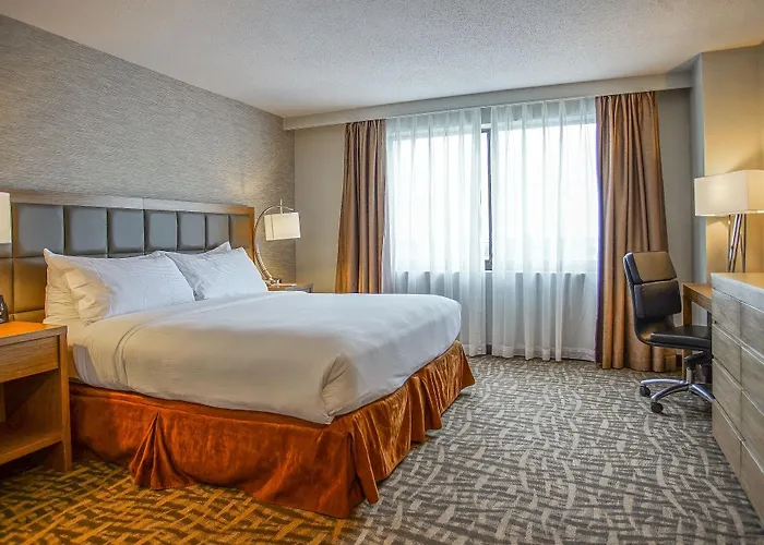 Ramada By Wyndham Southfield Hotel