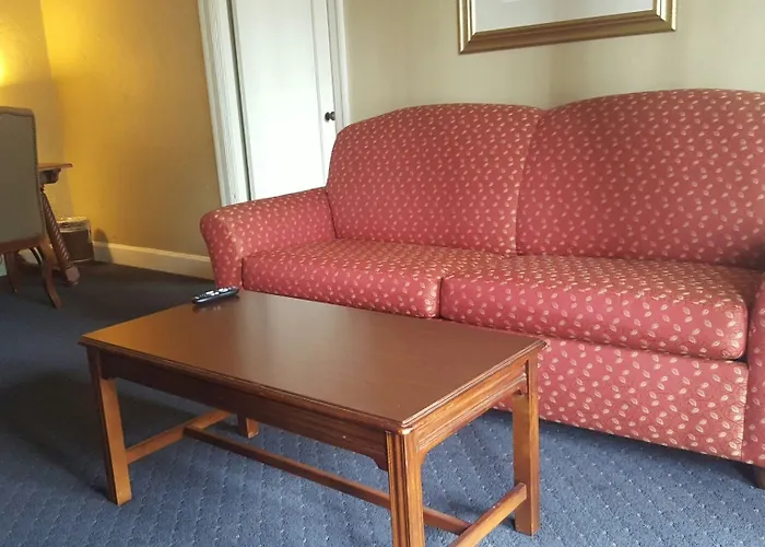 Senate Luxury Suites Topeka