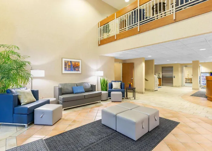 Baymont By Wyndham Des Moines Airport Hotel