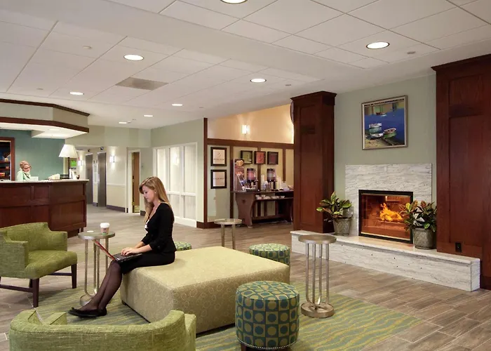 Hampton Inn & Suites Providence-Warwick Airport
