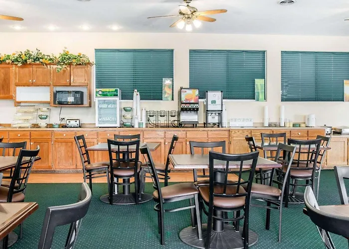 Quality Inn & Suites Mackinaw City Beachfront