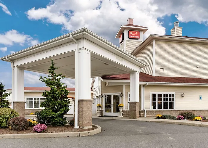 Econo Lodge Hadley Near University