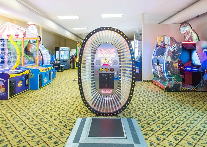 Ramada By Wyndham Des Moines Tropics Resort & Conference Ctr Urbandale