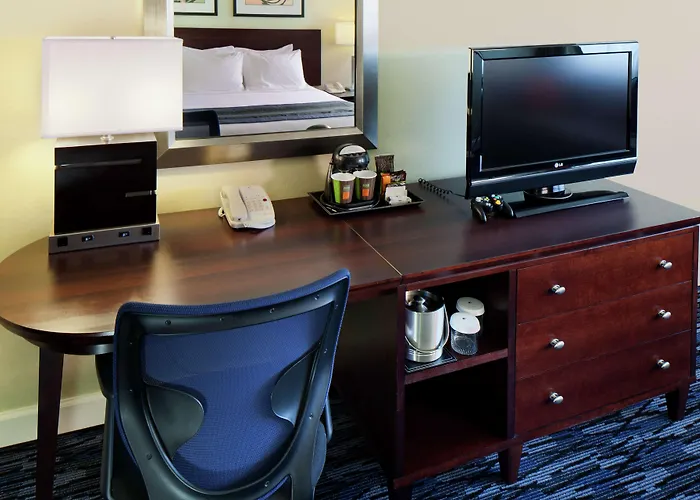 Doubletree By Hilton Norwalk Hotel
