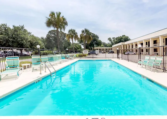 Days Inn By Wyndham Little River