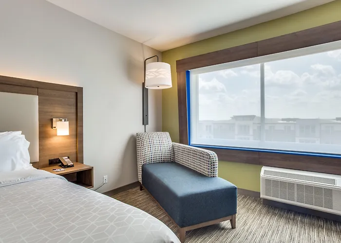Holiday Inn Express & Suites - Denton South By Ihg