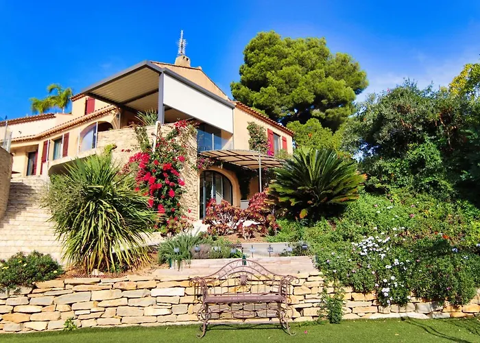 La Demeure Insoupconnee Bed & Breakfast Cassis