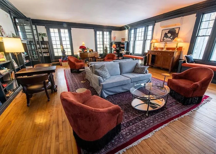 The Dewey By The Lenox Collection Bed & Breakfast