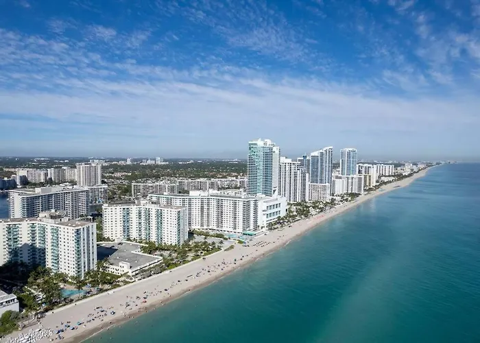 Walk To The Beach! Cozy Studio Hallandale Beach
