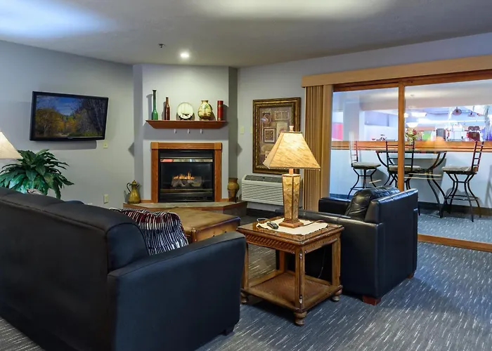 Ramada By Wyndham Sioux Falls Airport - Waterpark Resort & Event Center