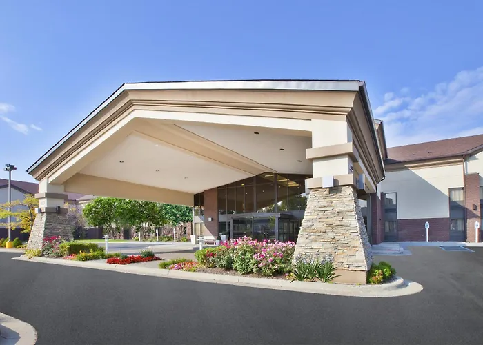 Holiday Inn Express Detroit-Warren/General Motors Technology Center By Ihg