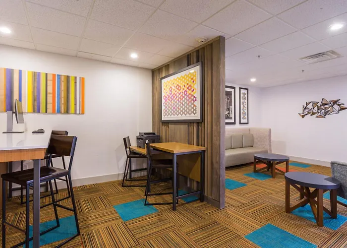Holiday Inn Express And Suites - Petersburg - Fort Lee By Ihg