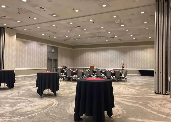 Doubletree By Hilton Tucson-Reid Park Hotel