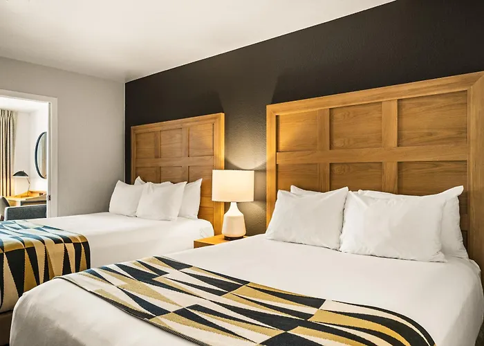 Oxford Suites Redding