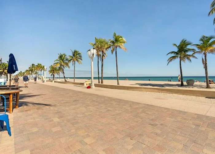 Walkabout 1 Tower Suite In The Heart Of Hollywood Beach