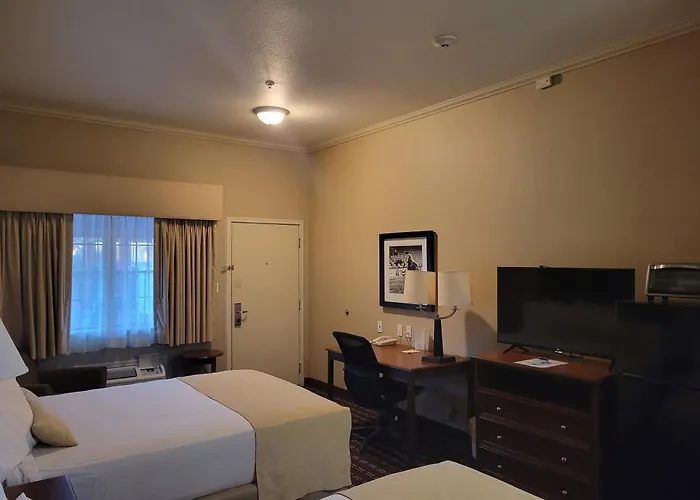 Cotulla Whitten Inn
