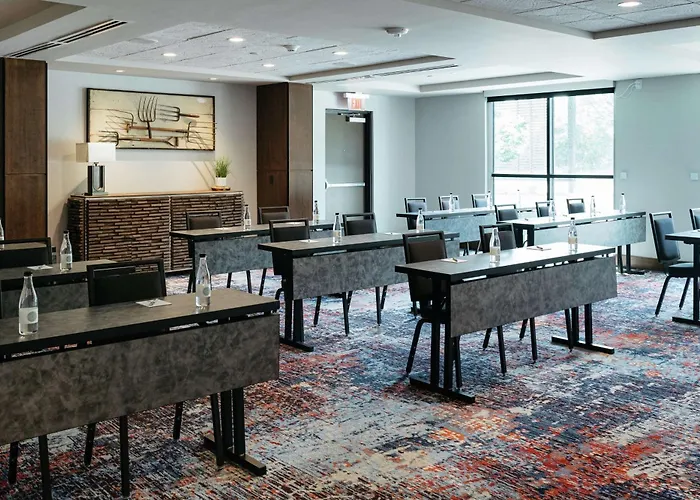 Revel Hotel, Tapestry Collection By Hilton Urbandale
