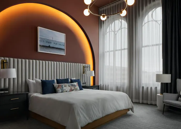 Kinn Guesthouse Downtown Milwaukee
