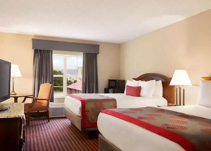 Ramada By Wyndham Pigeon Forge North Hotel