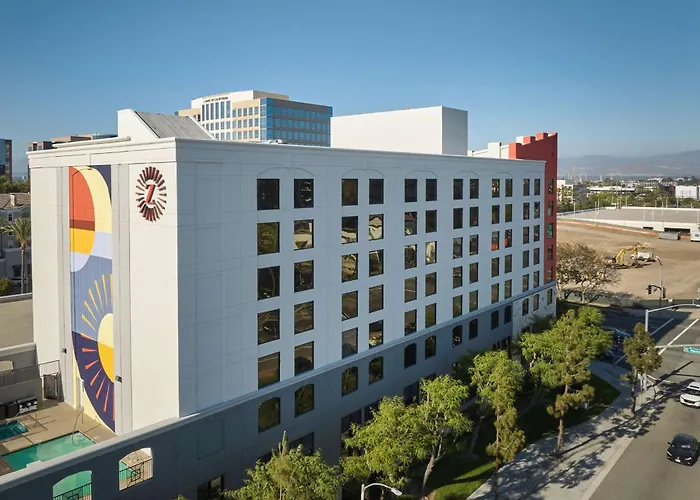 Hotel Zessa Orange County Airport, A Doubletree By Hilton Santa Ana
