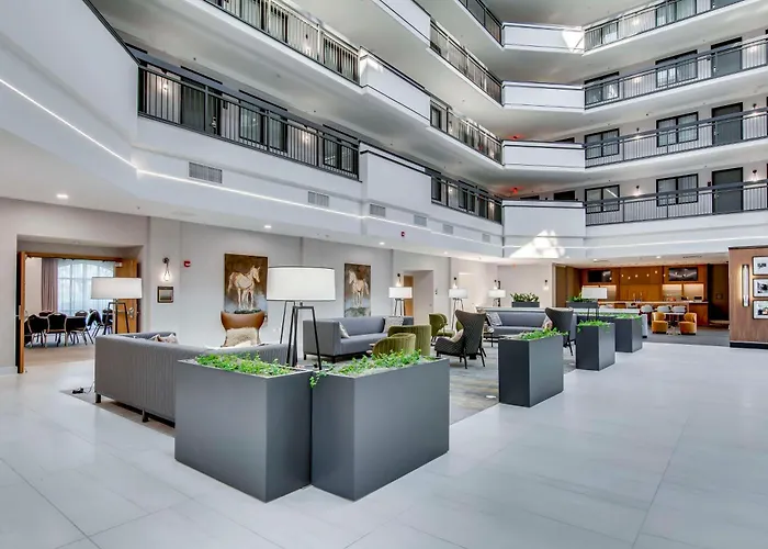 Embassy Suites By Hilton Louisville East