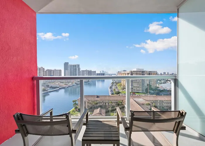 Water View Building With Pool - 5-Min Walk To The Beach - Cozy Studios Hallandale Beach