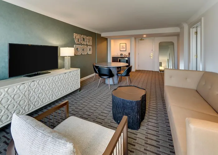 The Chattanoogan Hotel, Curio Collection By Hilton