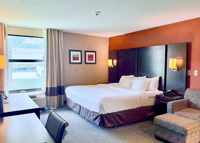 Clarion Inn & Suites Evansville Eastland Area