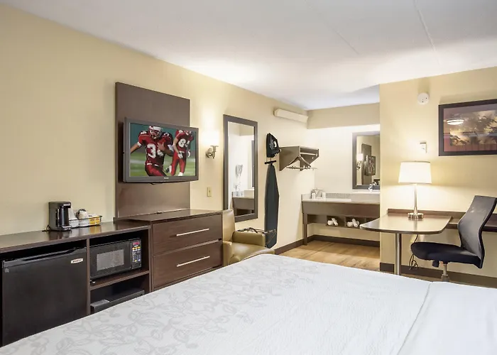 Red Roof Inn Plus+ Pittsburgh South - Airport Imperial