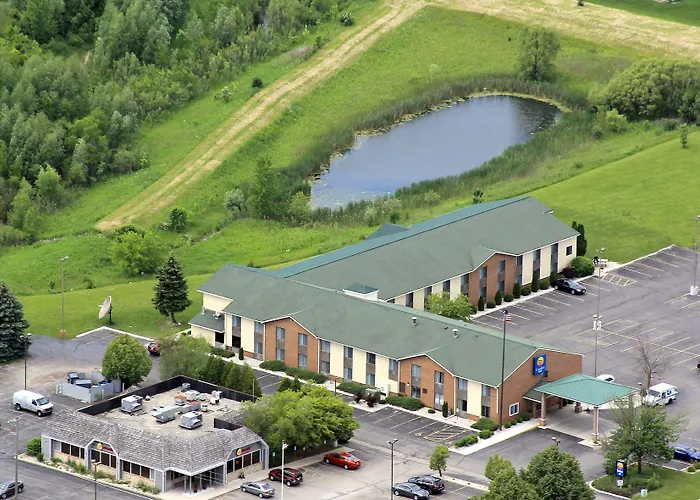 Clarion Pointe Racine - Mount Pleasant Hotel