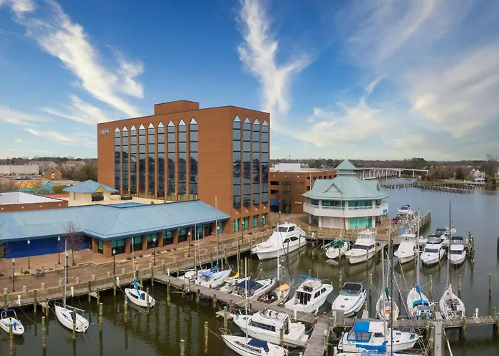 The Landing At Hampton Marina, Tapestry Collection By Hilton Hotel