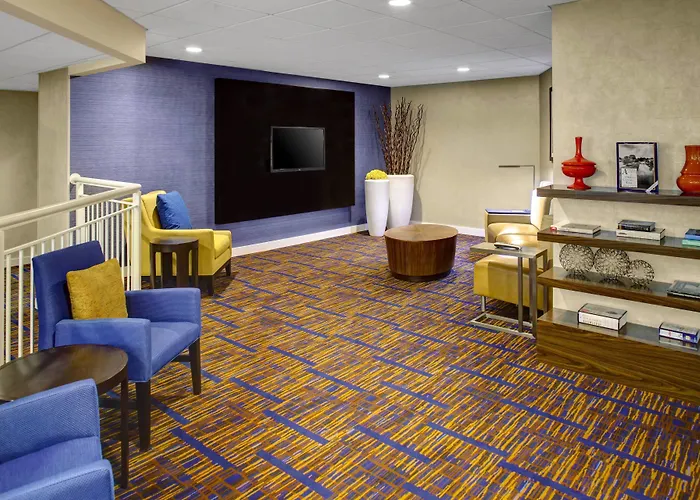 Courtyard By Marriott Columbus Downtown Hotel