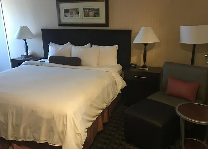 Baymont By Wyndham Monterey Park Hotel