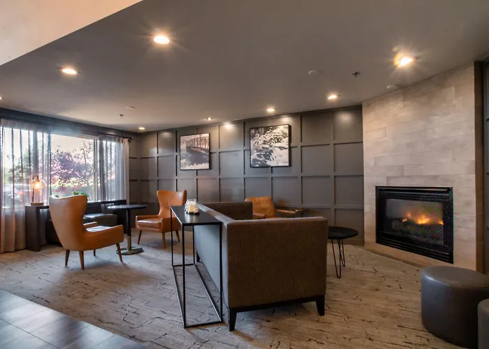 Oxford Suites Chico