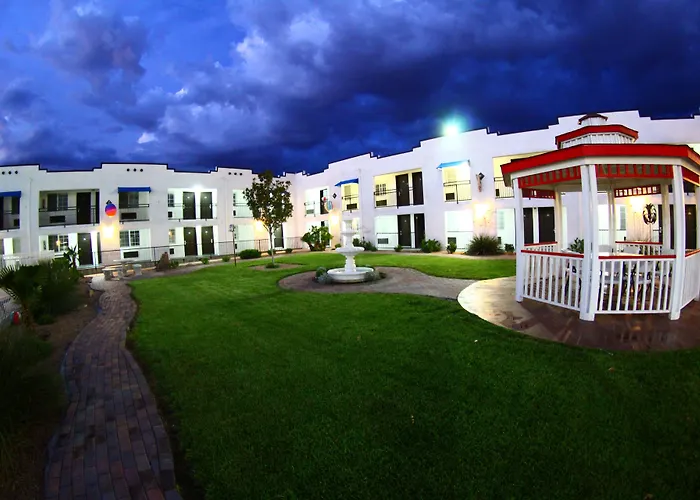 Ramada By Wyndham Kingman Hotel