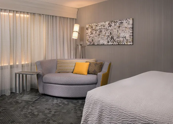 Courtyard By Marriott Lansing Hotel