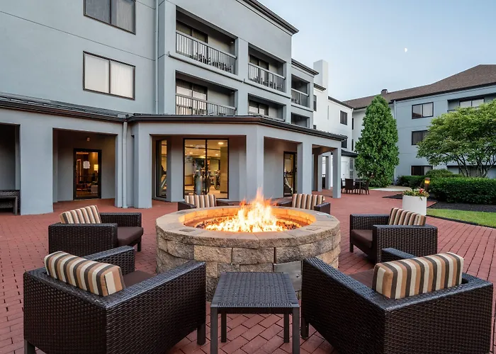 Courtyard Columbus Airport Hotel