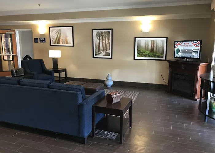 Comfort Suites Visalia - Convention Center