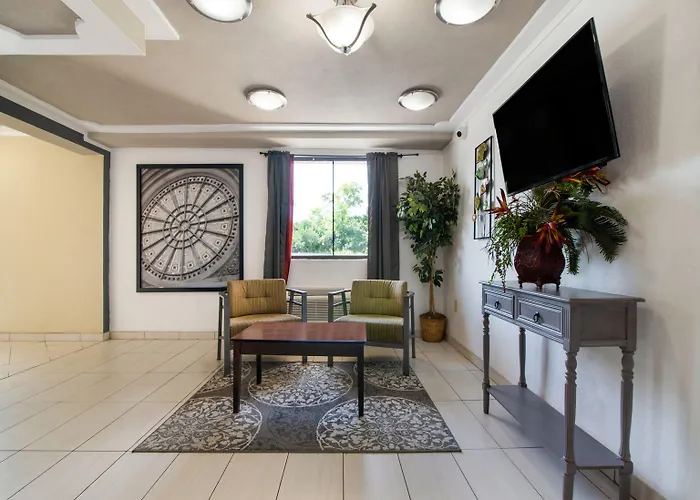 Day'S Inn & Suites By Wyndham Indianapolis Airport East