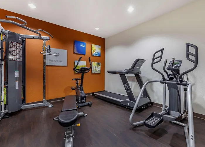 Comfort Suites Delavan - Lake Geneva Area