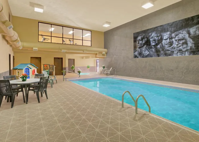 Rushmore Express & Suites Keystone
