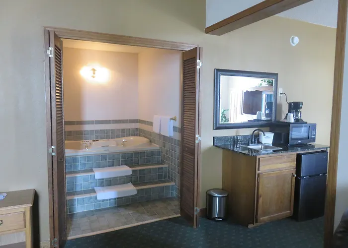 Baymont By Wyndham Fargo Hotel