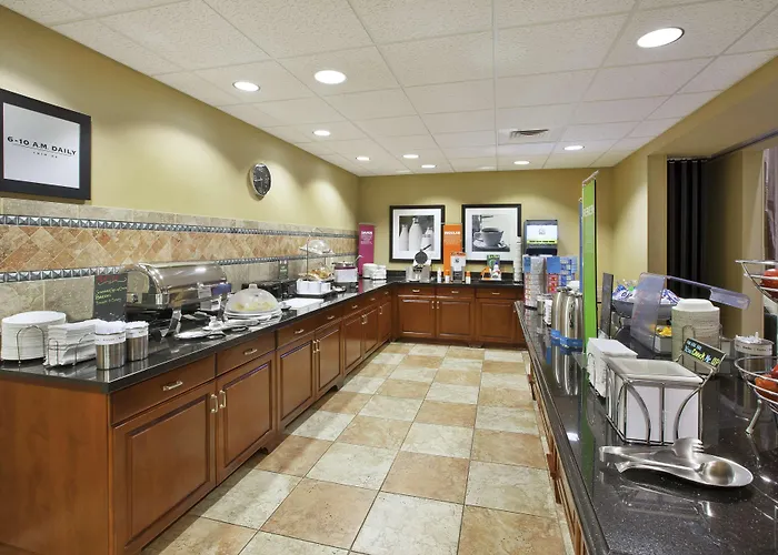 Hampton Inn & Suites Wichita-Northeast