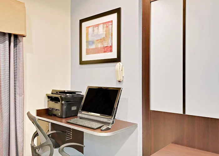 Microtel Inn And Suites By Wyndham - Geneva