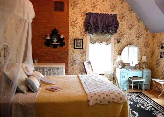 Alexander Mansion Bed And Breakfast Winona