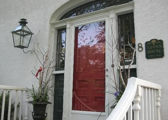 Historic Lyons House Bed & Breakfast Niagara-on-the-Lake
