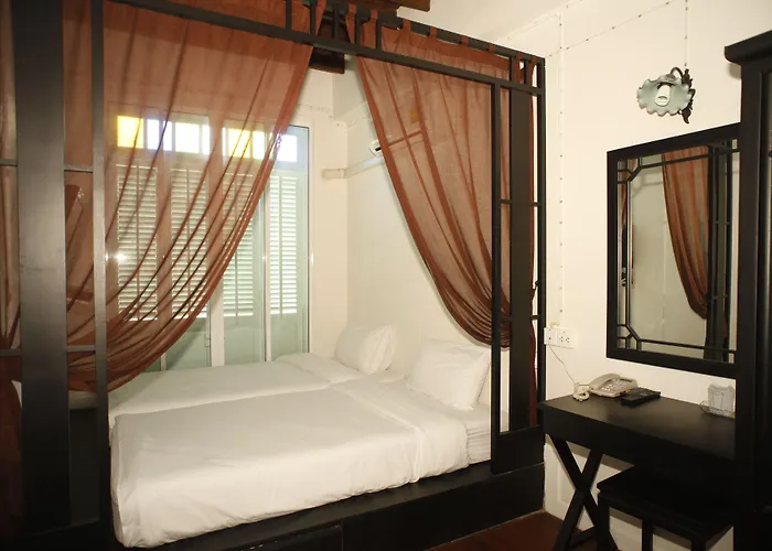 99 Oldtown Boutique Guesthouse Sha Extra Plus Phuket